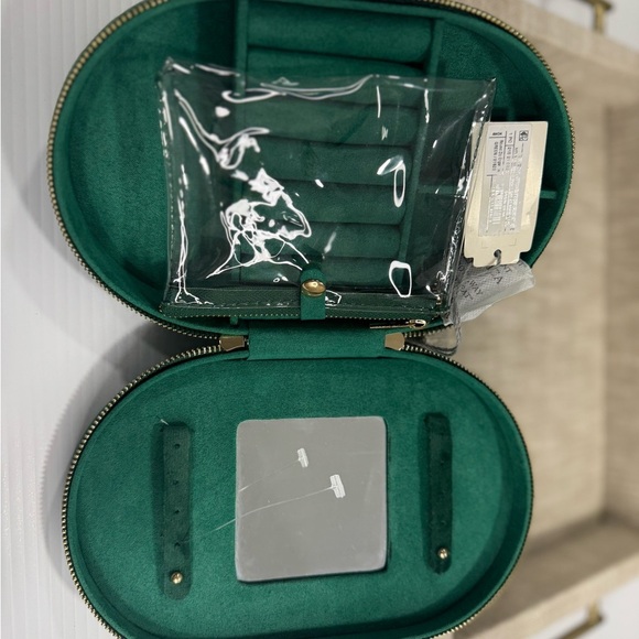 Emerald Velvet Oval Jewelry Case Ring Holder Mirror Pouch NWT - Picture 3 of 7